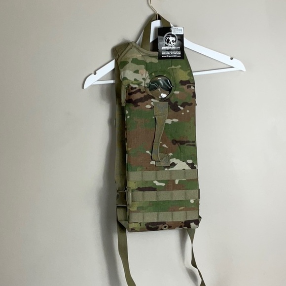 BrigadeQM Molle Hydration System & Reservoir 100 oz - Picture 2 of 5